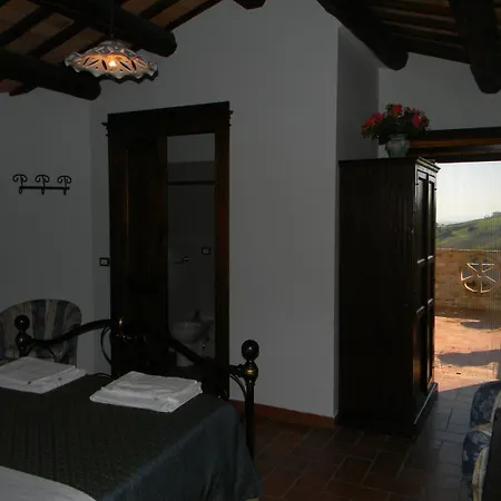 Azienda Agrituristica Colle San Giorgio Кастильоне-Мессер-Раймондо